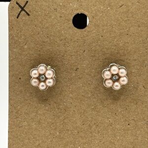 ✨5/$25✨ Chic Floral Pearl Cluster Earrings